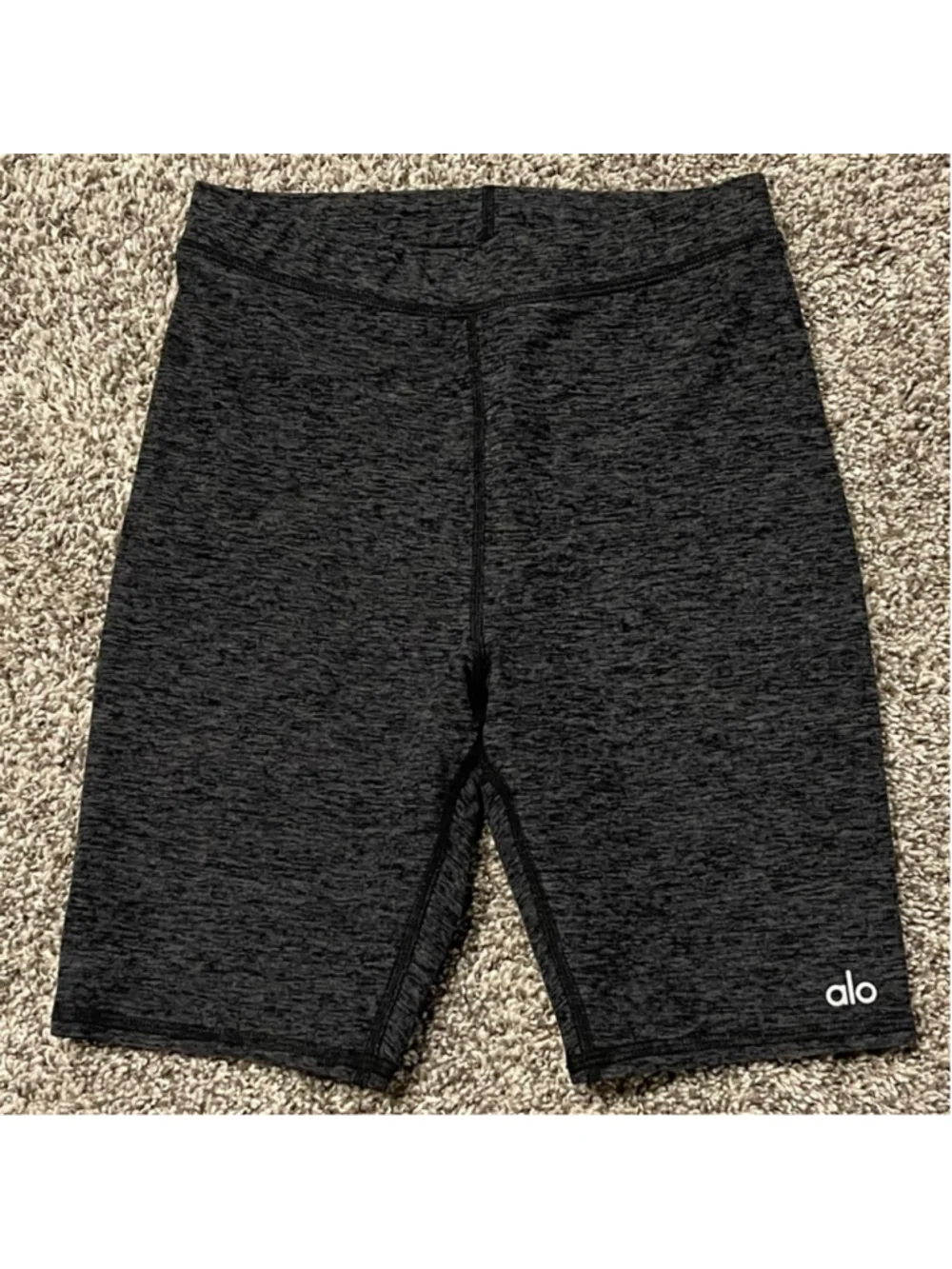 Alo Yoga Women's Alosoft Flow Bike Shorts, Size XXS, 7.5” Inseam EUC, RARE